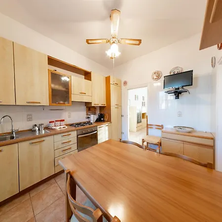 דירה Garden House *